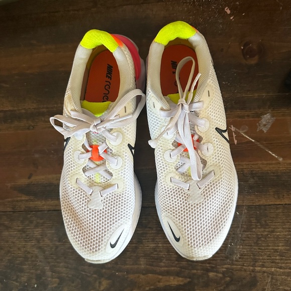 Nike Renew Run size 6Y - Picture 3 of 10